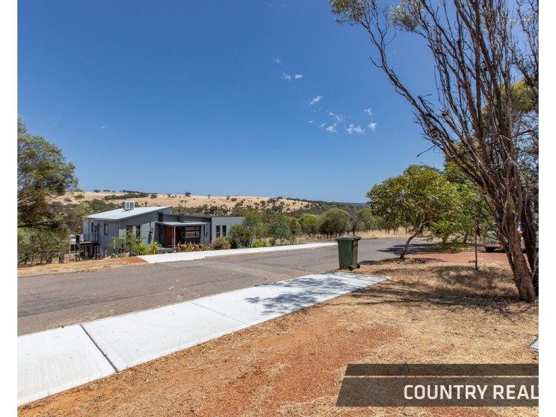 24 Harcourt Street, Toodyay WA 6566