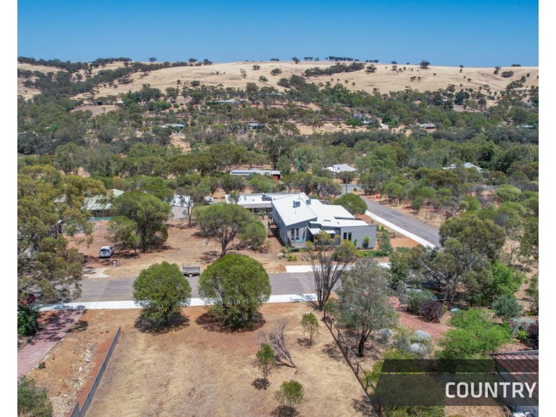 24 Harcourt Street, Toodyay WA 6566