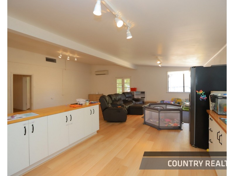 27 Croke Avenue, Northam WA 6401