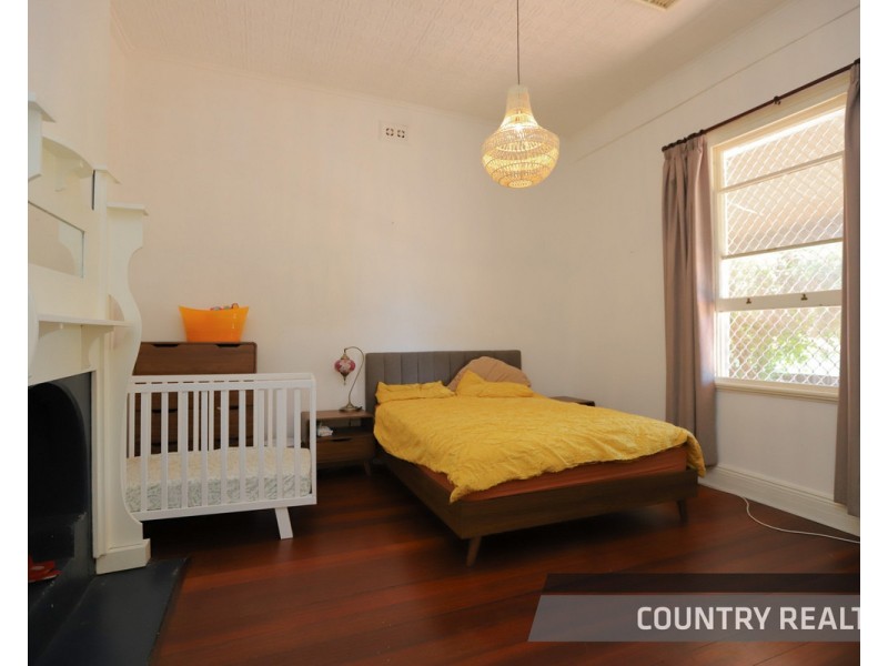 27 Croke Avenue, Northam WA 6401