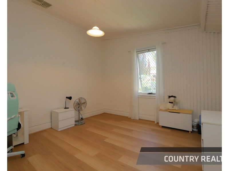 27 Croke Avenue, Northam WA 6401