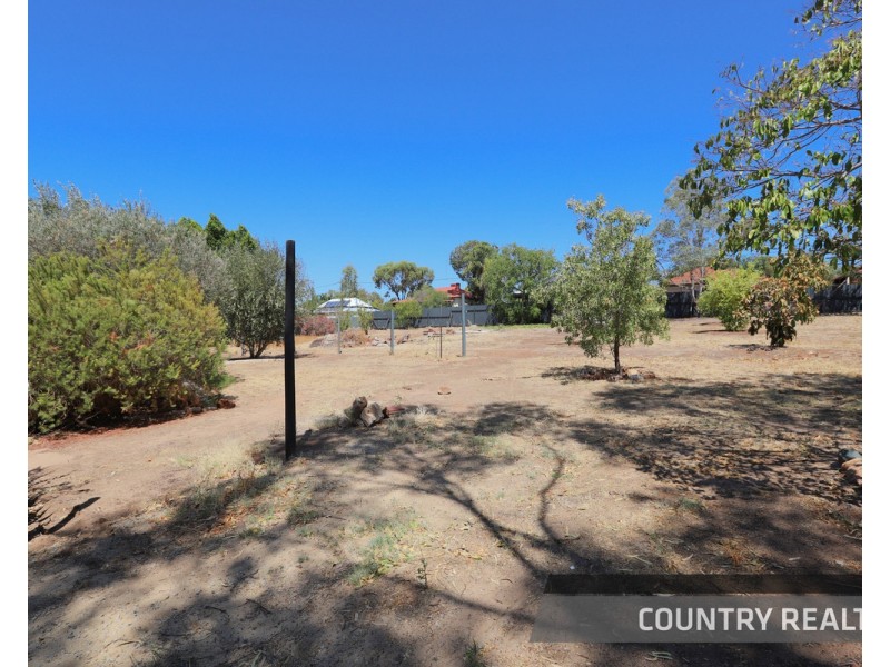 27 Croke Avenue, Northam WA 6401