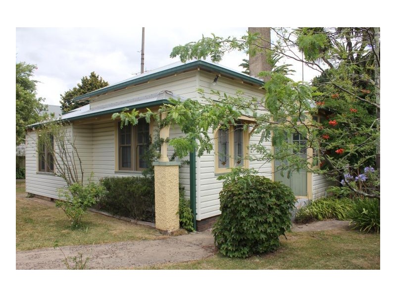 16 Ollera Street, Guyra NSW 2365