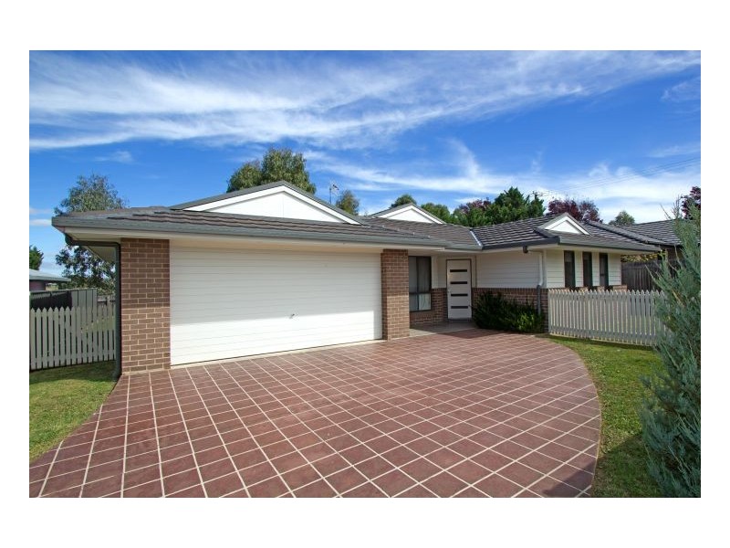 7 Albion Close, Armidale NSW 2350