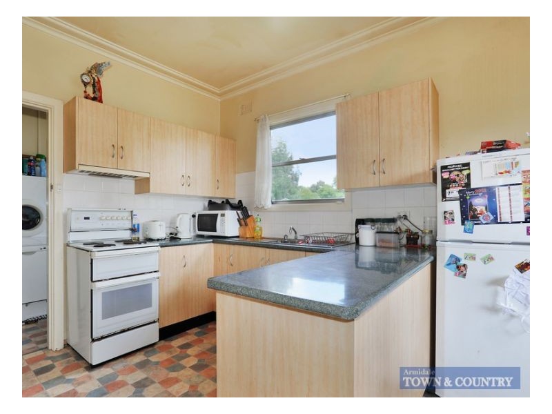 2 Holmes Avenue, Armidale NSW 2350