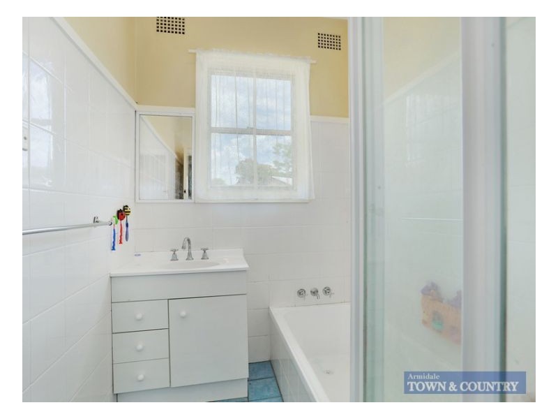 2 Holmes Avenue, Armidale NSW 2350