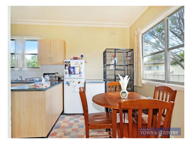 2 Holmes Avenue, Armidale NSW 2350