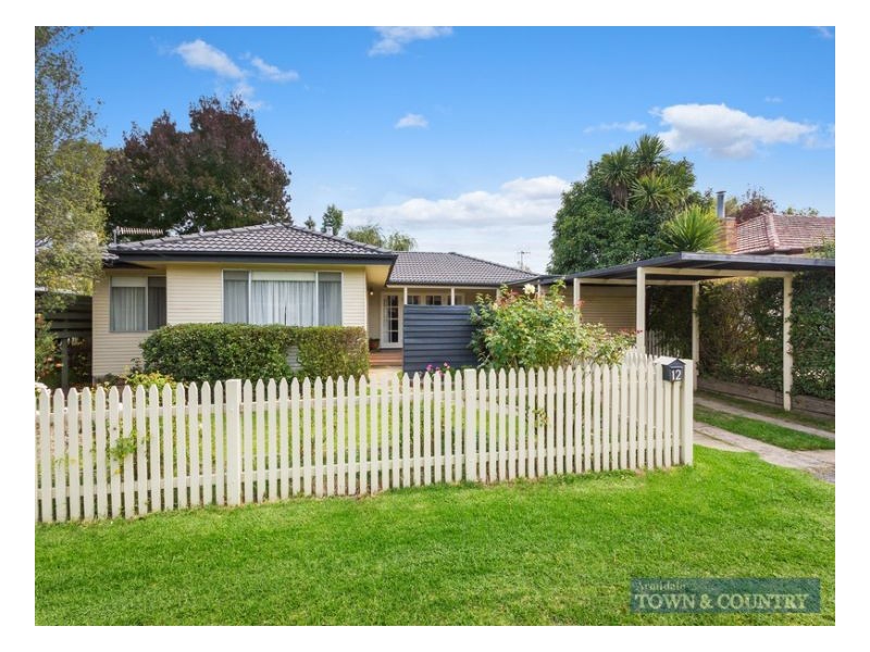 12 Holmes Ave, Armidale NSW 2350