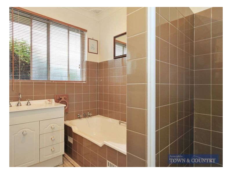12 Holmes Ave, Armidale NSW 2350