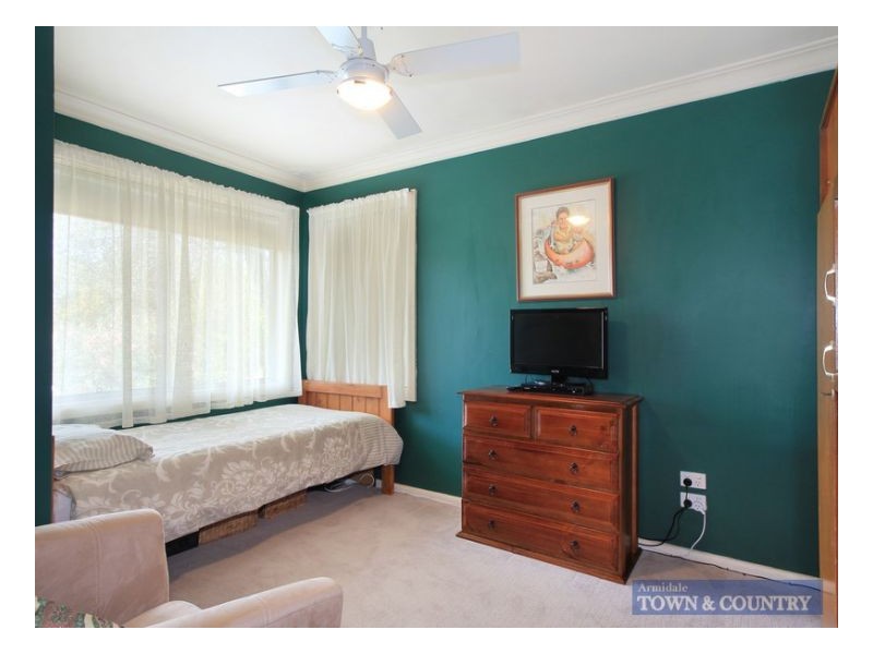 12 Holmes Ave, Armidale NSW 2350