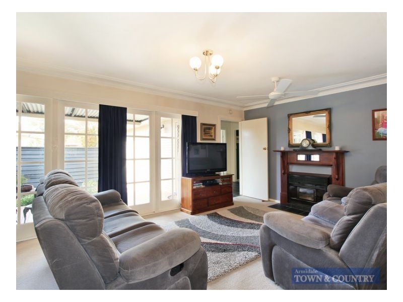 12 Holmes Ave, Armidale NSW 2350
