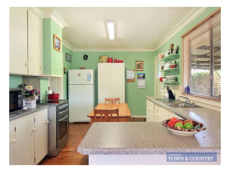12 Holmes Ave, Armidale NSW 2350