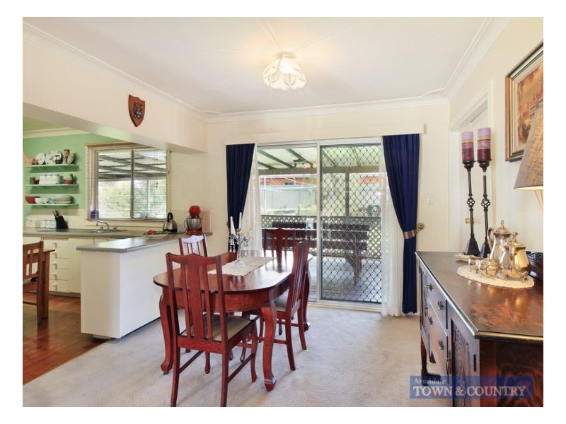 12 Holmes Ave, Armidale NSW 2350