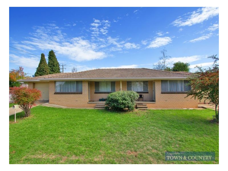 1 & 2/2 Kenalmac Avenue, Armidale NSW 2350