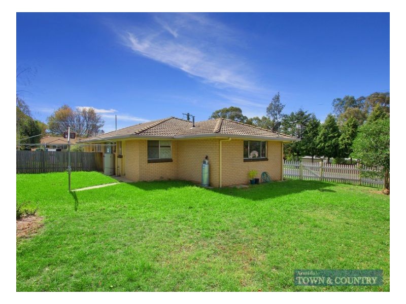 1 & 2/2 Kenalmac Avenue, Armidale NSW 2350