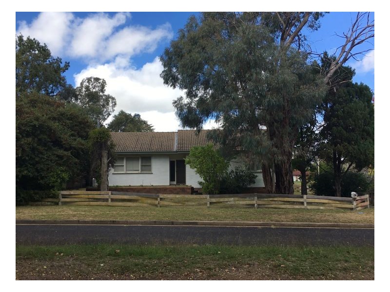 11 Bellevue Road, Armidale NSW 2350