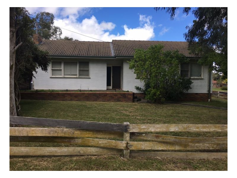 11 Bellevue Road, Armidale NSW 2350