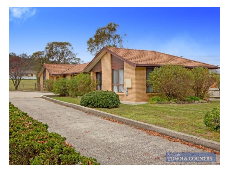 1-2/18 Northey Drive, Armidale NSW 2350