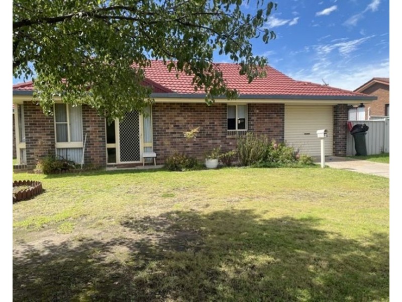 2/4 Conningdale Crescent, Armidale NSW 2350