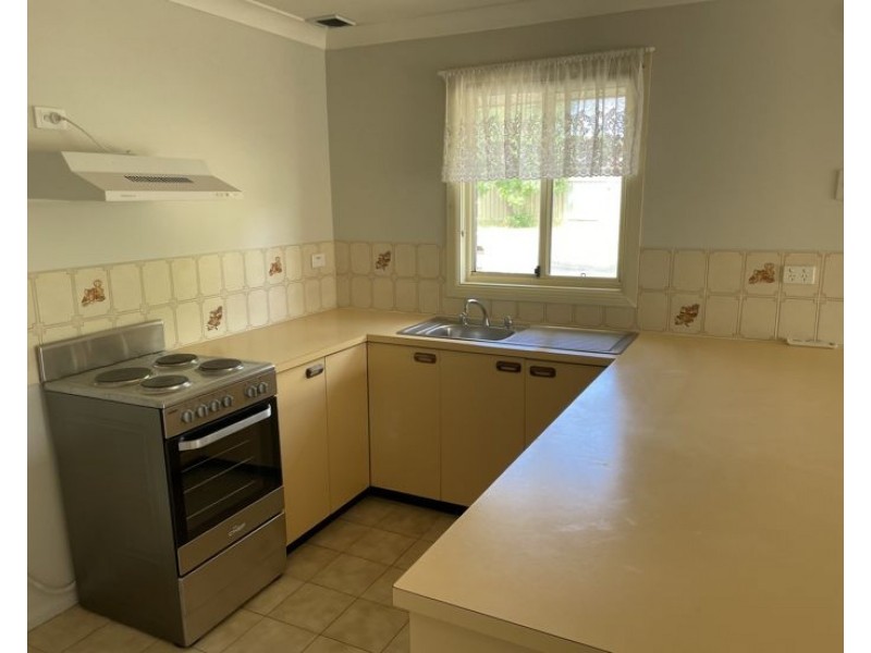 2/4 Conningdale Crescent, Armidale NSW 2350