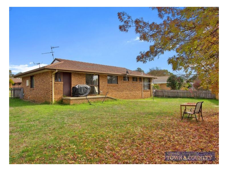 2 Doris Place, Armidale NSW 2350