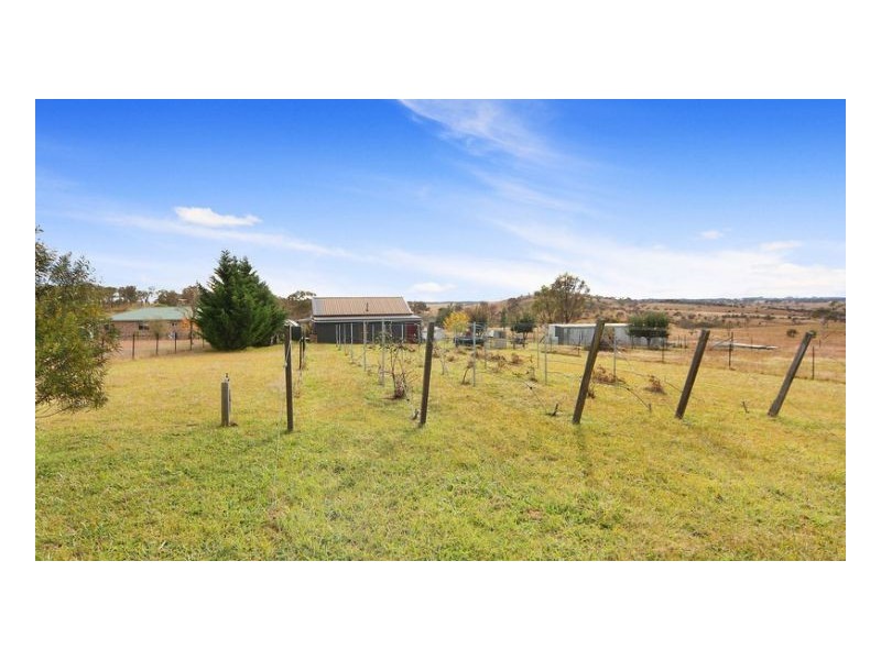 90 Milne Road, Armidale NSW 2350