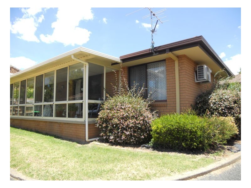 2/143 Brown Street, Armidale NSW 2350