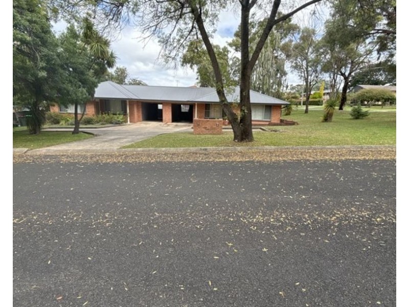 1/1 Kathleen Crescent, Armidale NSW 2350