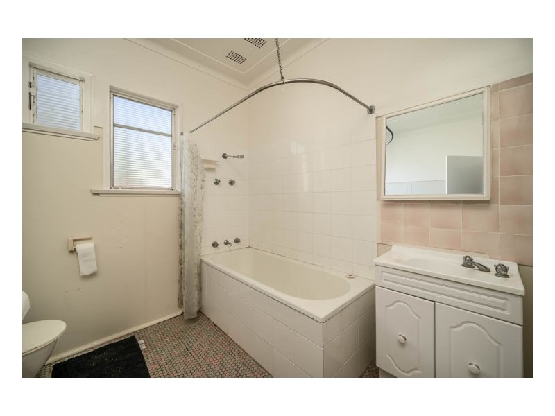 60 Mossman Street, Armidale NSW 2350