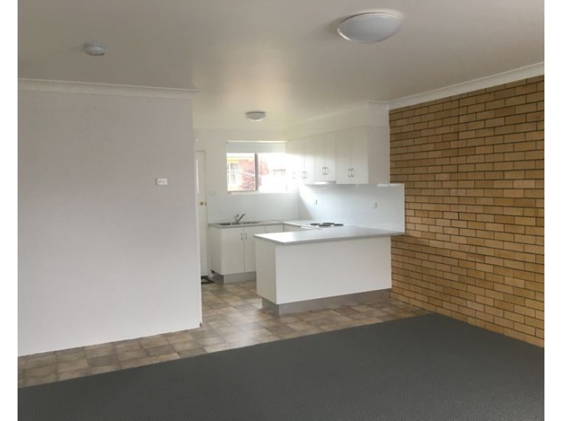 2/12 Wigan Avenue, Armidale NSW 2350