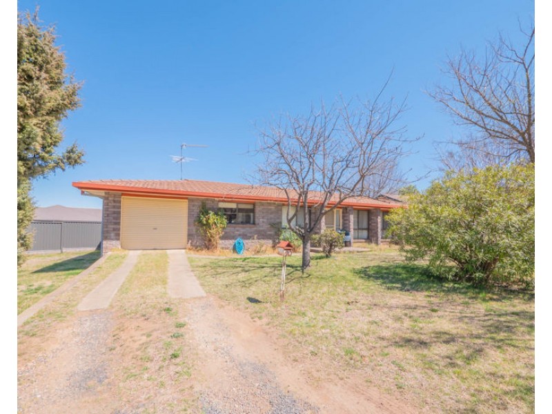 20 Freeman Crescent, Armidale NSW 2350