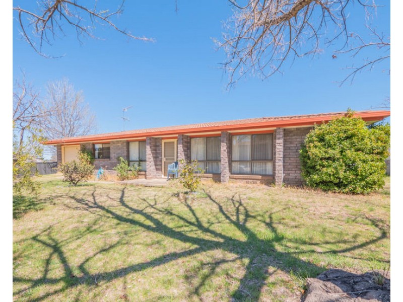 20 Freeman Crescent, Armidale NSW 2350