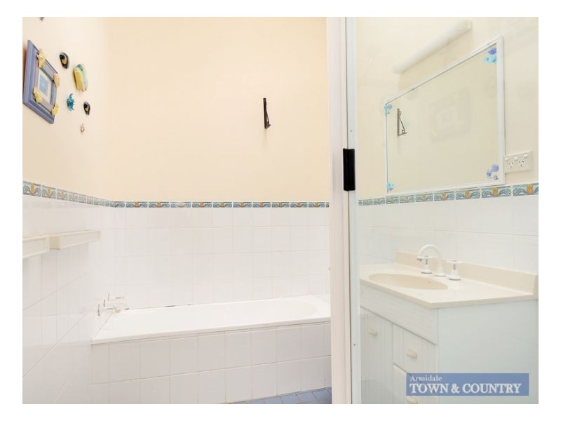 11 Rosecommon Avenue, Armidale NSW 2350