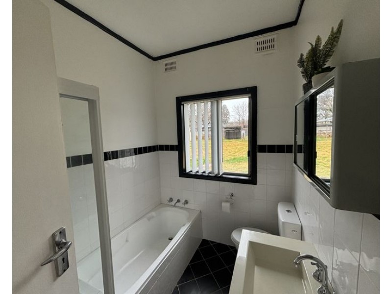 72 Mossman Street, Armidale NSW 2350