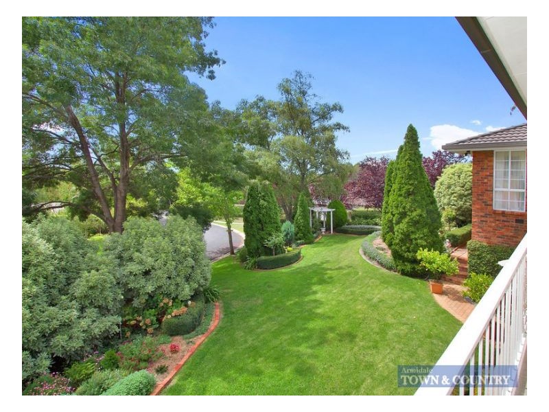 1 Napier Court, Armidale NSW 2350