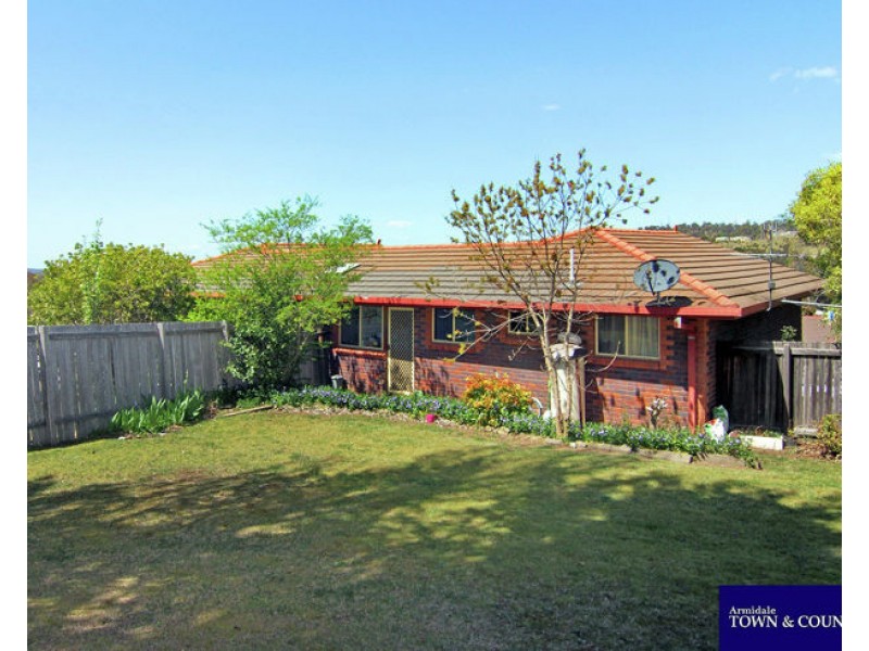 2/16 Napier Court, Armidale NSW 2350