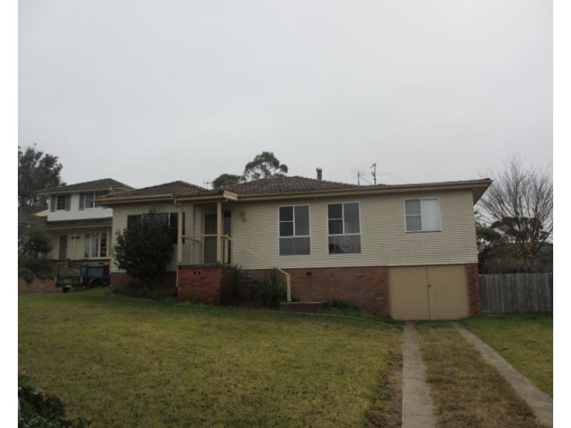 15 Richardson Avenue, Armidale NSW 2350