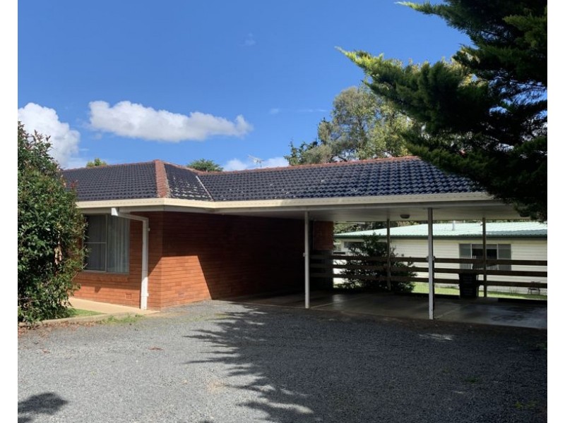 2/5 Bellevue Road, Armidale NSW 2350