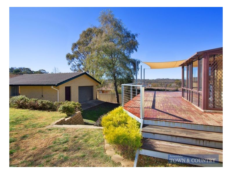 3 Yallambee Avenue, Armidale NSW 2350