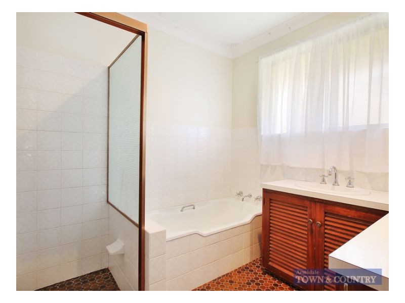 3 Yallambee Avenue, Armidale NSW 2350