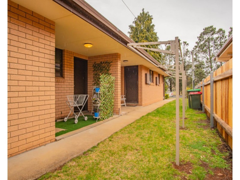 2/7 Duval Street, Armidale NSW 2350