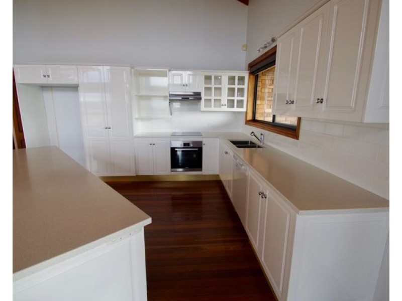 24 McCarthy Crescent, Armidale NSW 2350