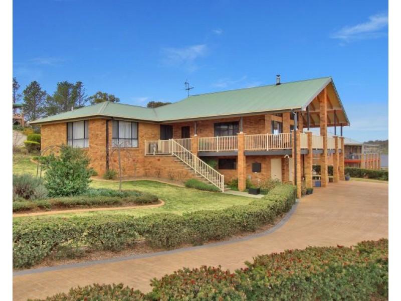 24 McCarthy Crescent, Armidale NSW 2350