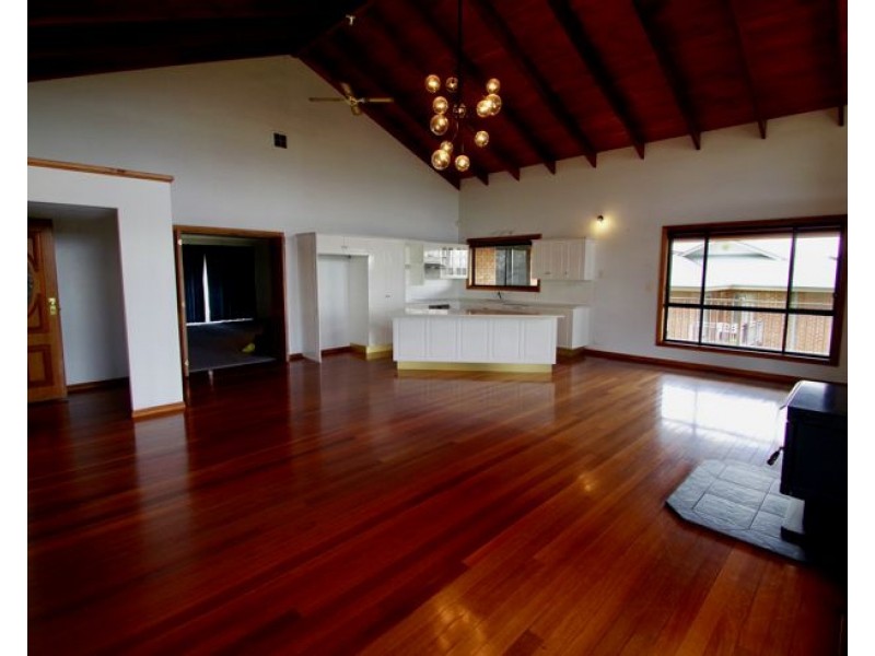 24 McCarthy Crescent, Armidale NSW 2350