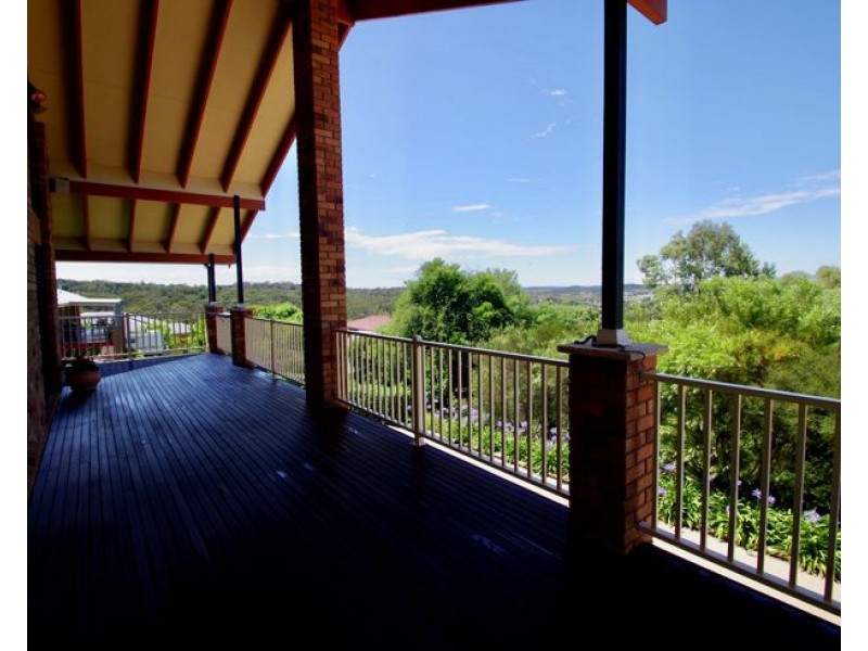 24 McCarthy Crescent, Armidale NSW 2350