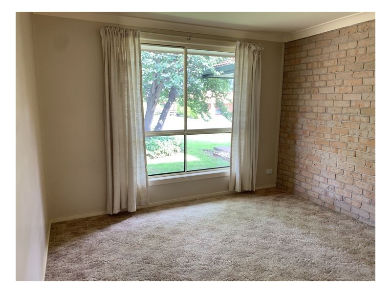 2/20 White Avenue, Armidale NSW 2350