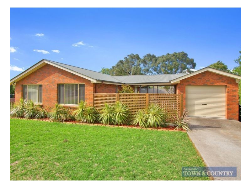11 Reginald Avenue, Armidale NSW 2350