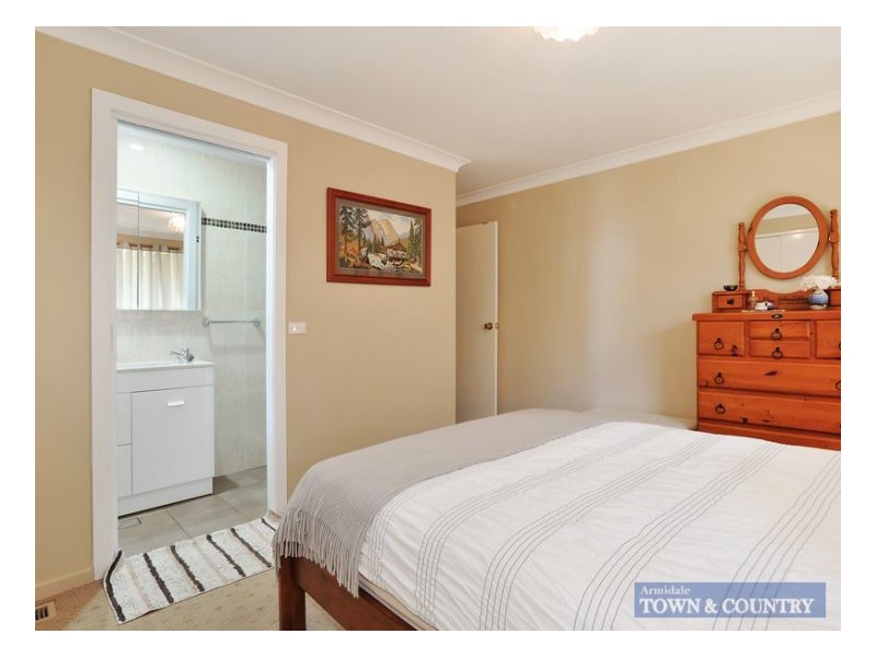 20 Yallambee Avenue, Armidale NSW 2350