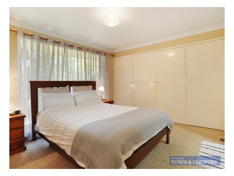20 Yallambee Avenue, Armidale NSW 2350