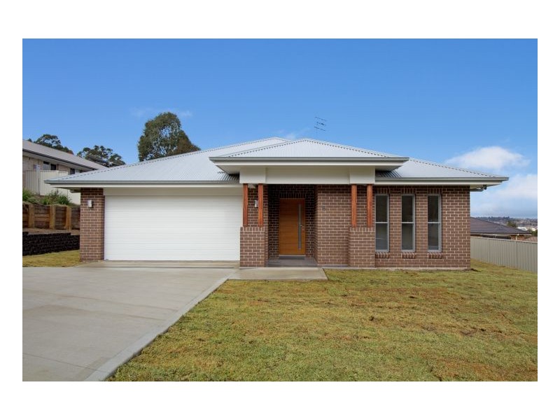 8 Grandview Crescent, Armidale NSW 2350
